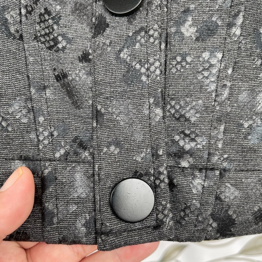 isle by melis kozan embossed jacket featuring a soft animal-print texture small - Picture 8 of 16